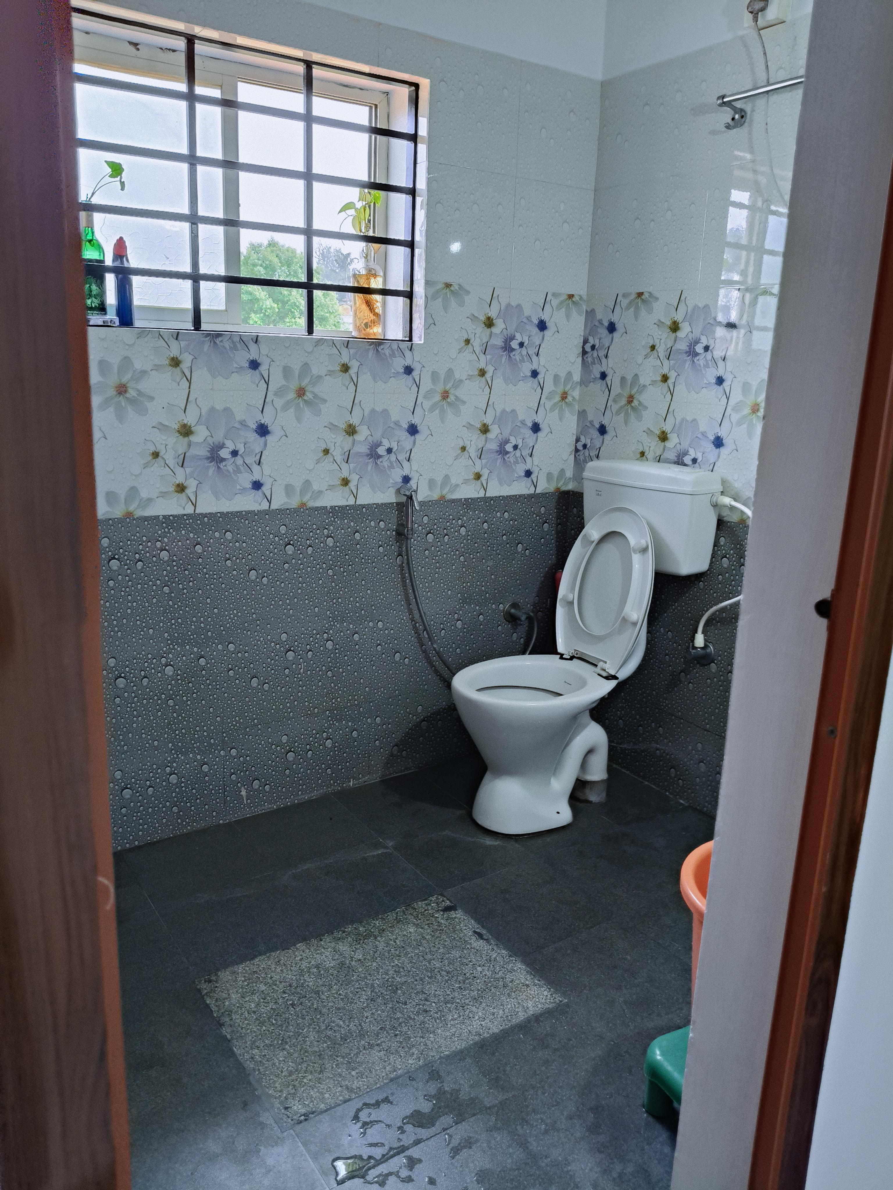 Neelu's Homestay - Tap to explore photos