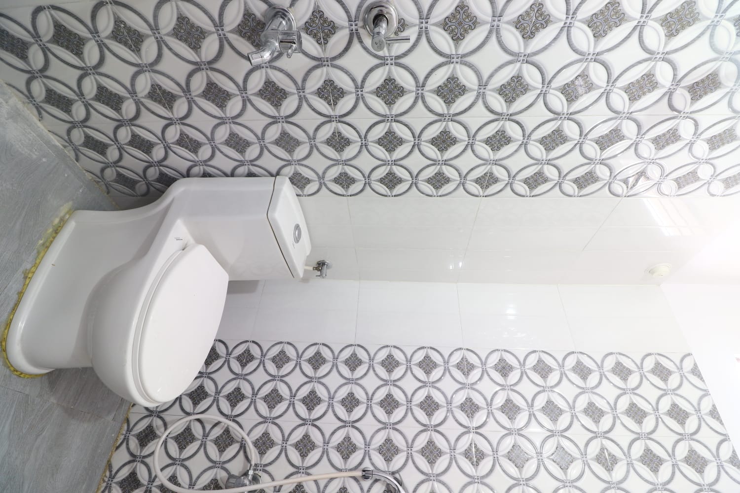 Hotel Paras Palace - Tap to explore photos