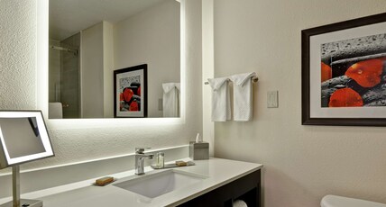 Doubletree by Hilton Hattiesburg, MS Room Type - 2 QUEEN STUDIO SUITE