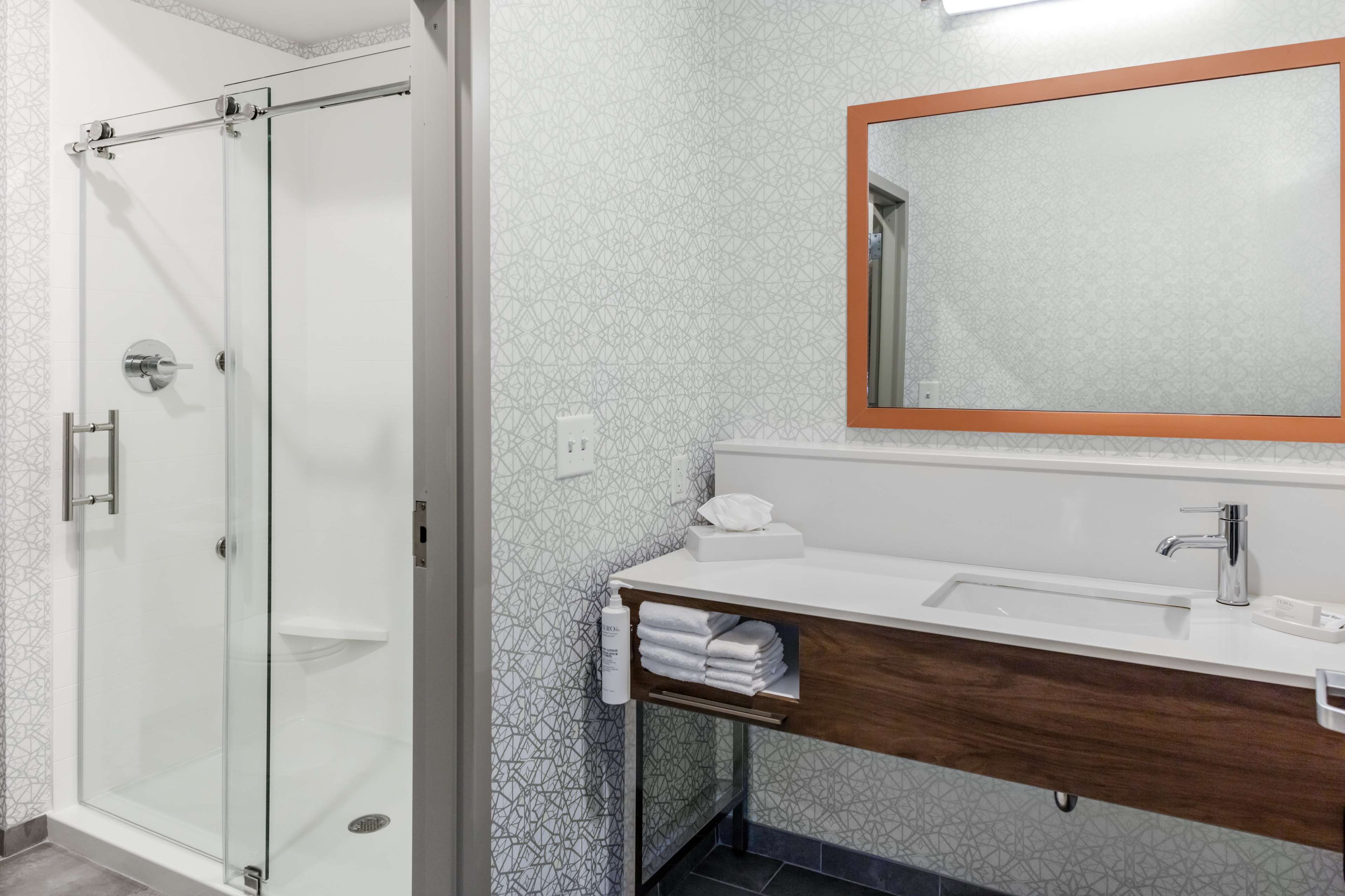 Hampton Inn & Suites by Hilton Indianapolis West Speedway - Tap to explore photos
