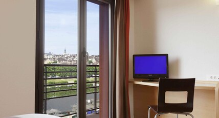 ibis Auxerre Centre Room Type - Standard Room with 1 double bed, balcony and river view