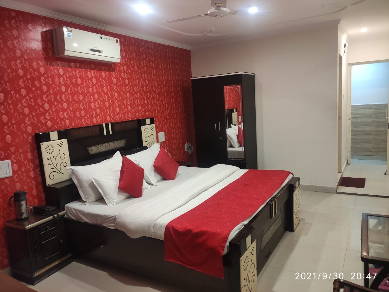 Hotel Shanti Guest House - Tap to explore photos