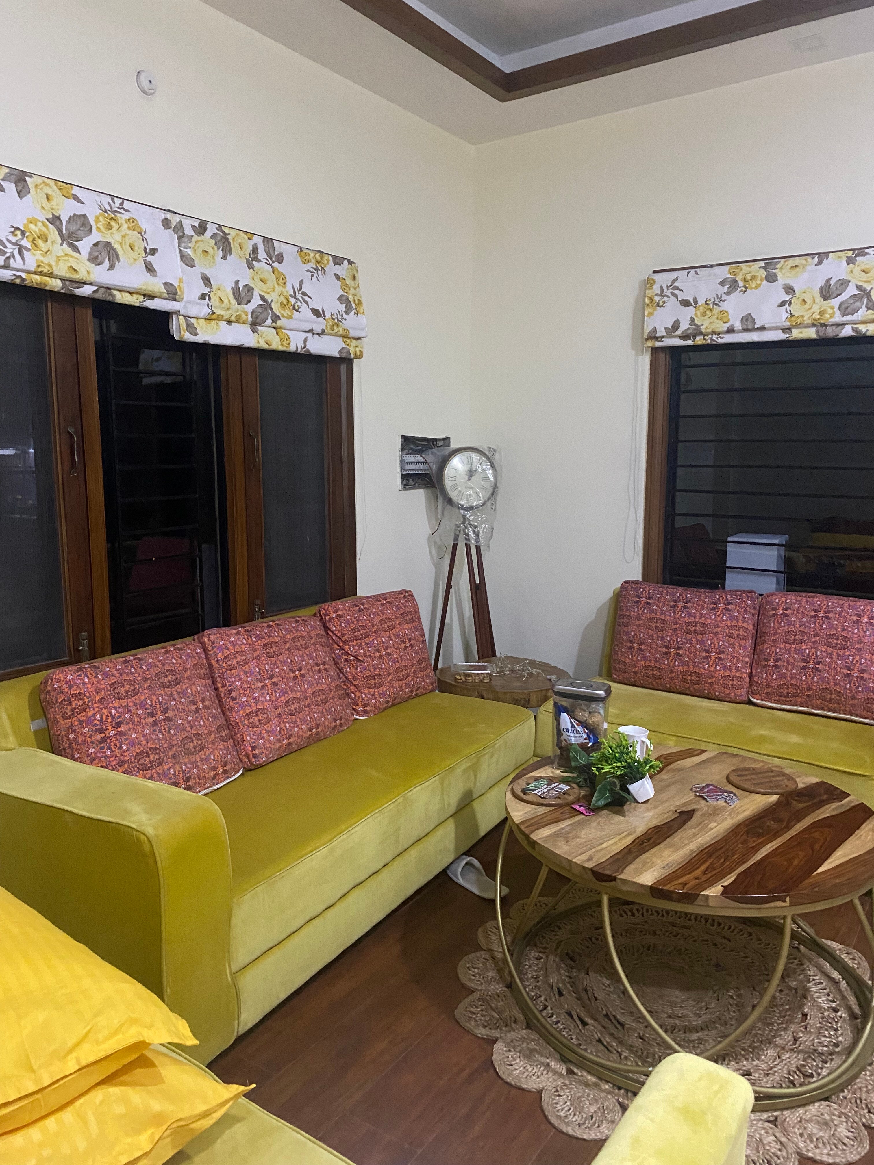 Woodburry mansion room with view - Tap to explore photos