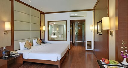 Royal Orchid Resort & Convention Centre Room Type - Deluxe Room with Bathtub