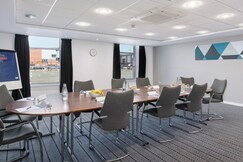 Holiday Inn Express Leigh - Sports Village