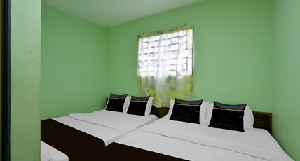 Collection O Near Taiping Mall Formerly Axis Hotel Room Type - Deluxe Family