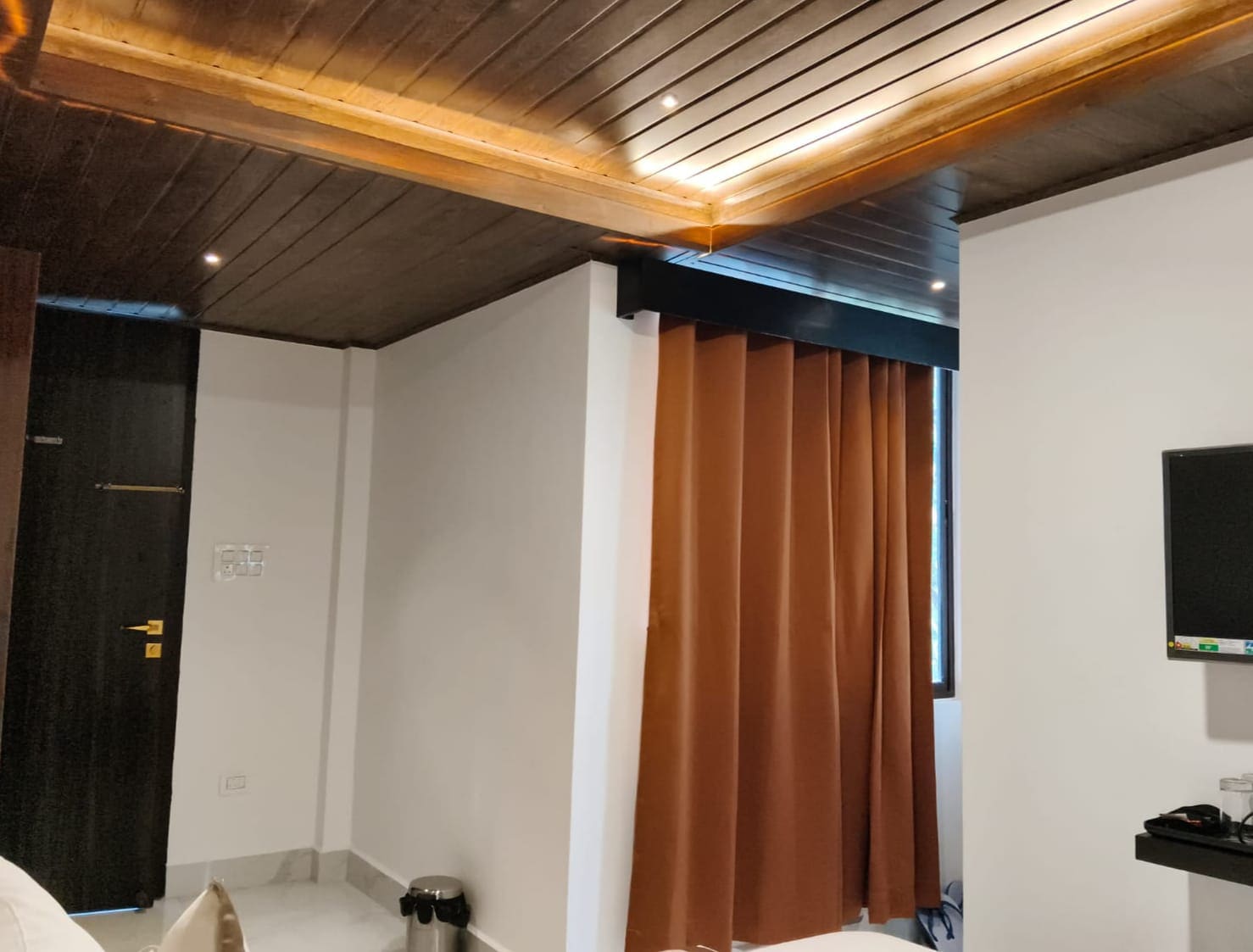 Longitude Homestay Dalapchand - Tap to explore photos
