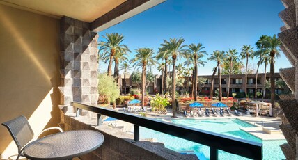 DoubleTree by Hilton Paradise Valley Resort Scottsdale Room Type - 1 KING BALCONY - POOL VIEW