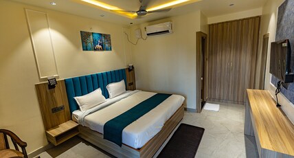 Chandrika Green Resorts Near Prem Mandir Room Type - Executive Room