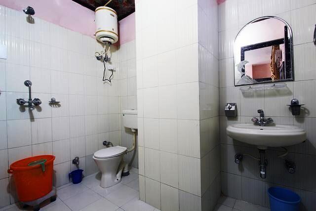 Hotel Arya - Tap to explore photos