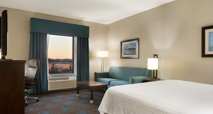 Hampton Inn & Suites Edgewood/Aberdeen-South, MD Room Type - 1KING STUDY SOFABED NOSMOK