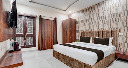 OYO Hotel O Civil lines Bareilly Formerly Neelam Inn Room Type - Deluxe