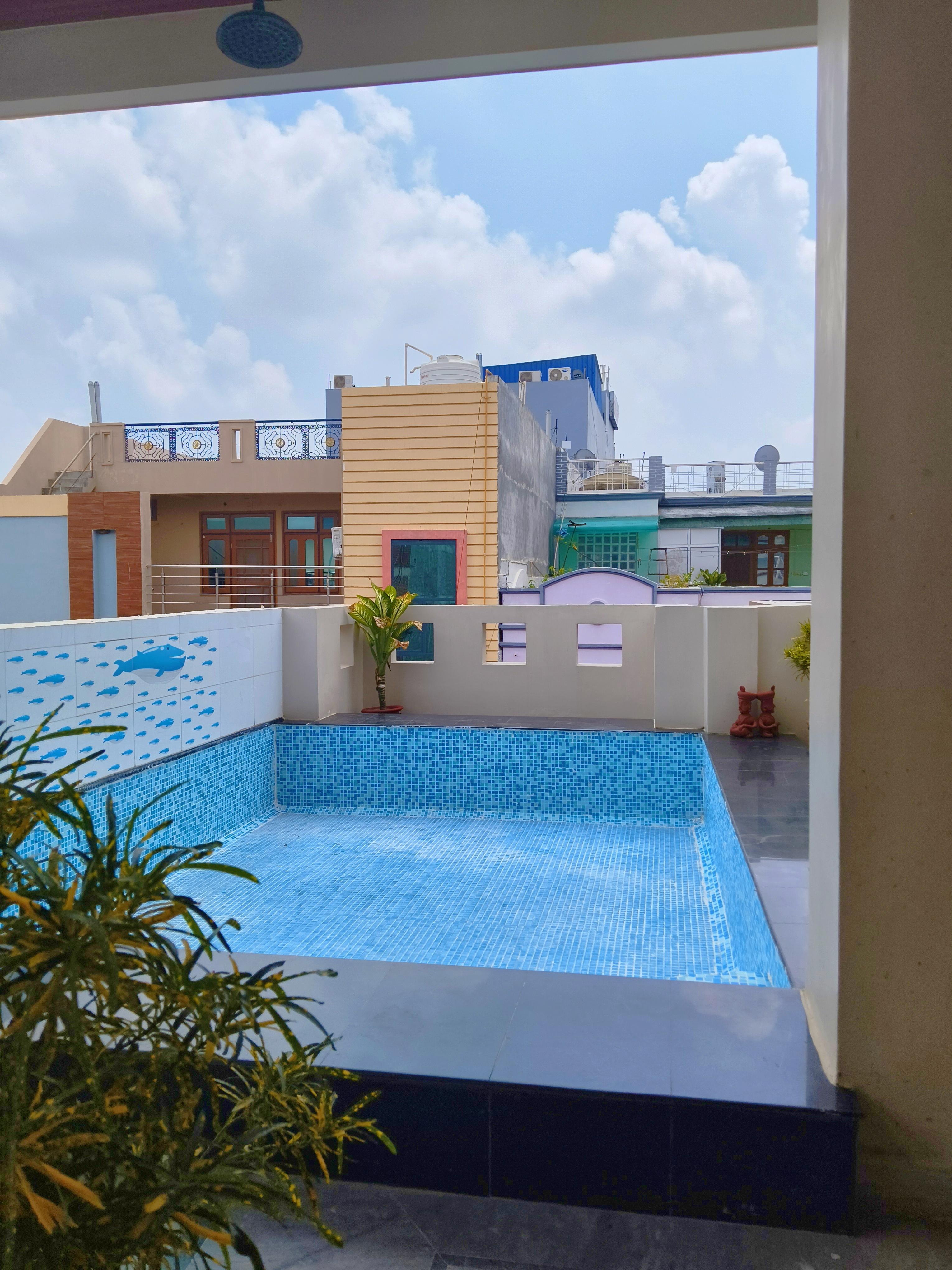 Shree Guest House - Tap to explore photos