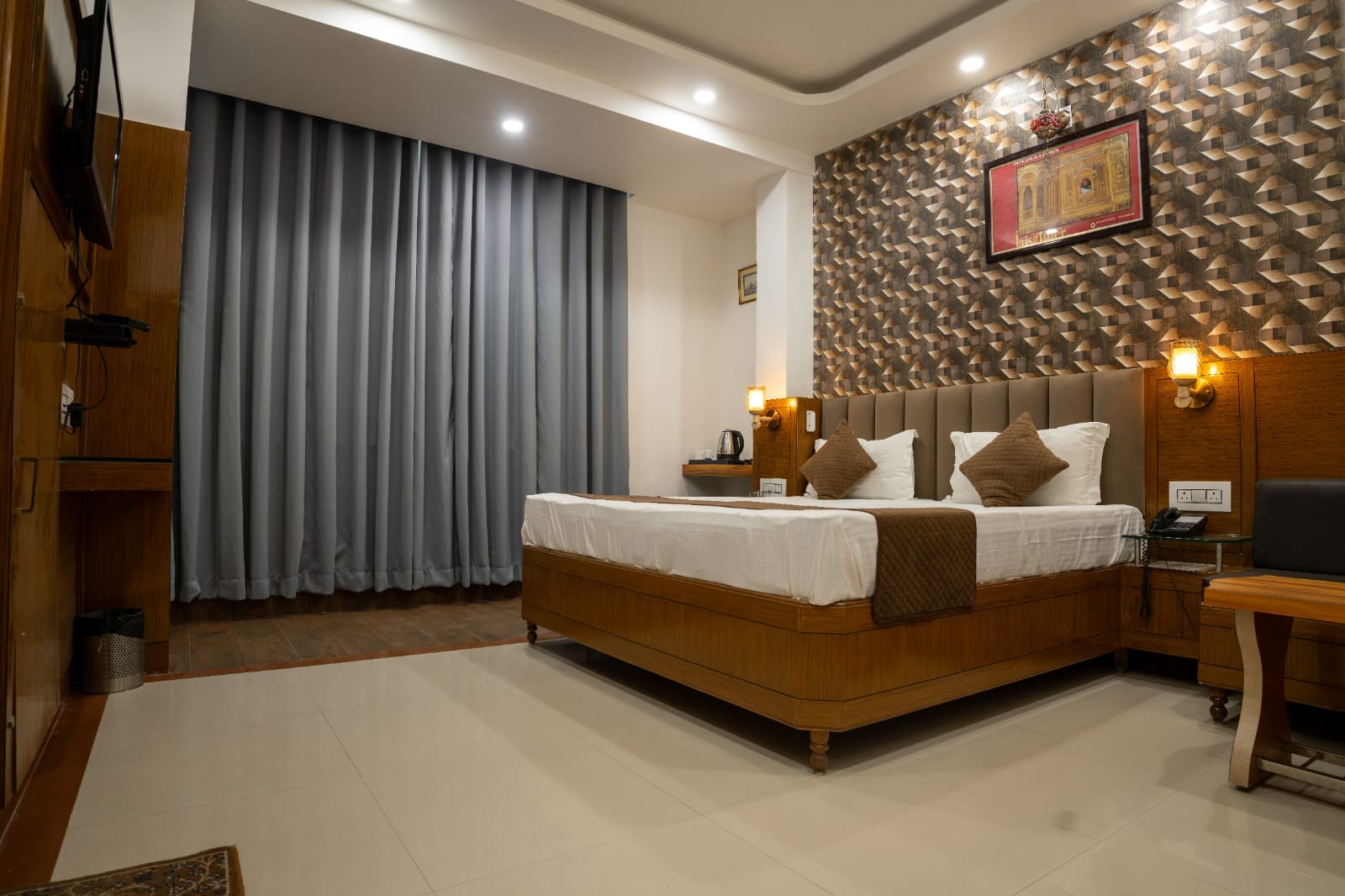 Hotel Bharat Niwas - Tap to explore photos