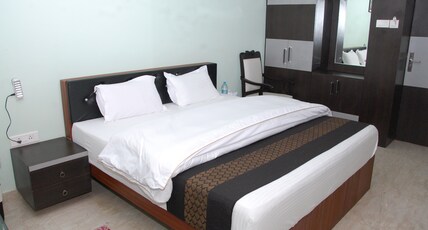 HOTEL 7SAAT Room Type - Deluxe