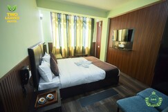 Two Leaves Hotel & Restaurant