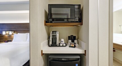 Holiday Inn Express WHITBY OSHAWA Room Type - 1 King Bed Standard
