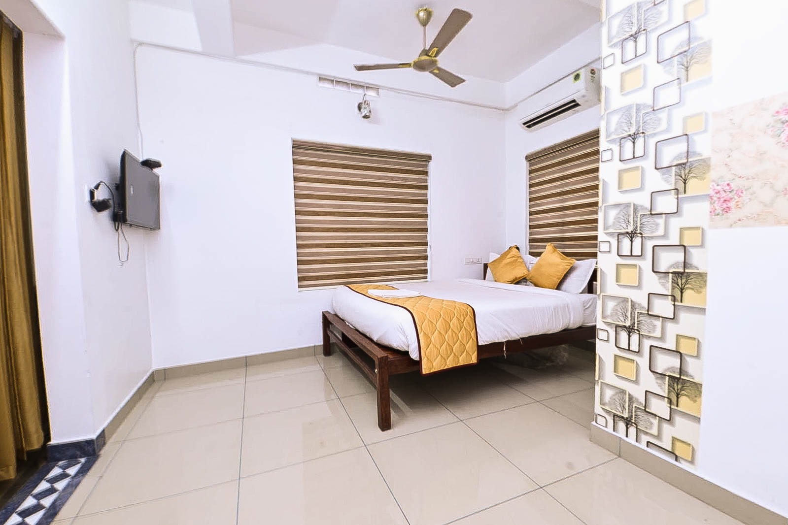Nirupama Hotel | 700 mtrs from Aluva Railway Station - Tap to explore photos
