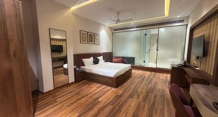 Saltstayz Premier Suite Chandigarh Mohali Room Type - Premium Suite with Bathtub Saltstayz Premier Suite Chandigarh Mohali Room Type - Premium Suite with Bathtub