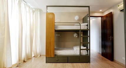 The Royalistiq Room Type - 1 Bunk Bed | Deluxe 8 Bed Female Dorm | Shared en-suite washroom