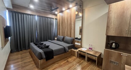 The Silverstone Beach Resort Room Type - Premium Suite (AC, with 1 King Bed)