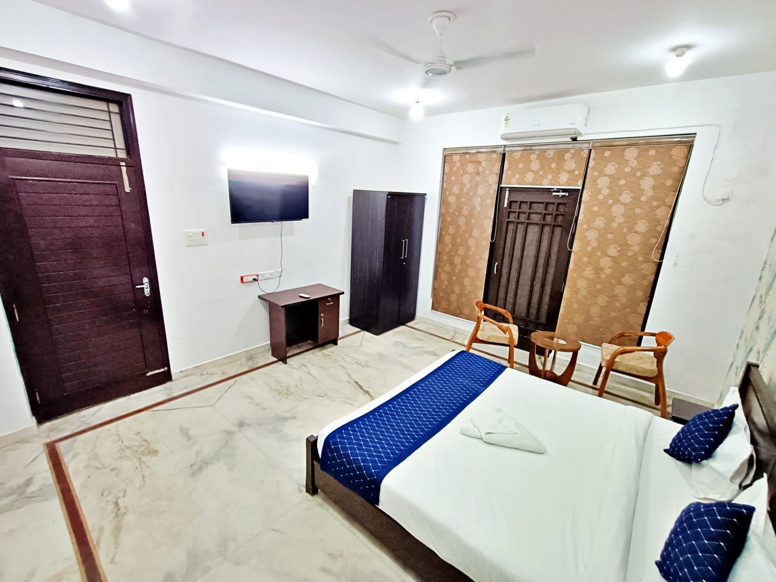 Cedar Inn Homestay - Tap to explore photos