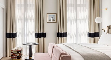 Kimpton St Honore Paris, an IHG Hotel Room Type - 1 Queen Bed Essential Balcony