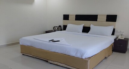 MBK GUEST HOUSE Room Type - Deluxe Room AC