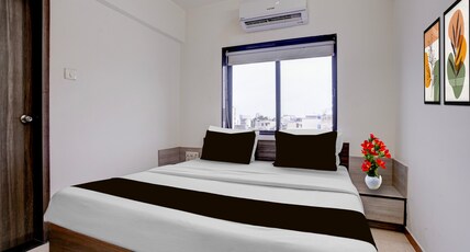 Collection O Rajkot Central Bus Terminal Formerly Hotel Metro Room Type - Deluxe King Room