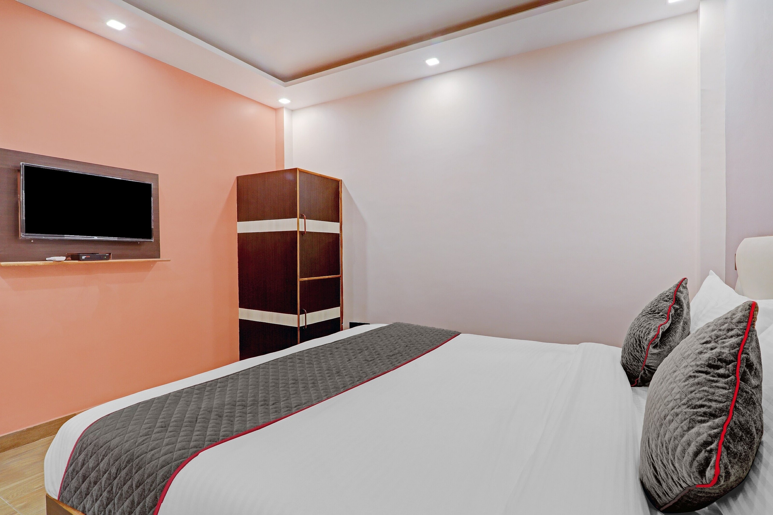 Super Townhouse Riddhi Residency - Tap to explore photos
