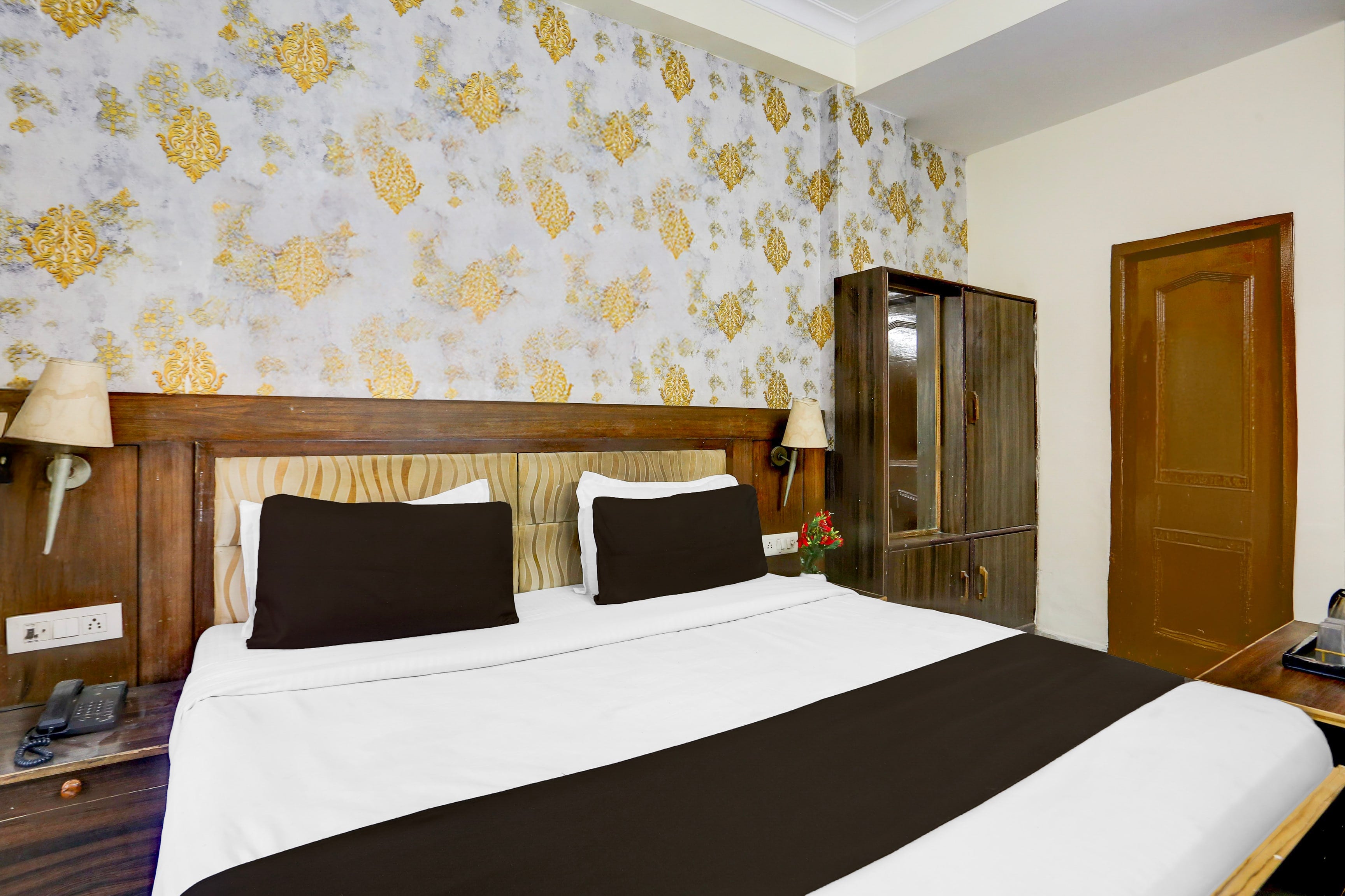Hotel O by OYO Subhani Building Formerly Hotel Amandeep - Tap to explore photos