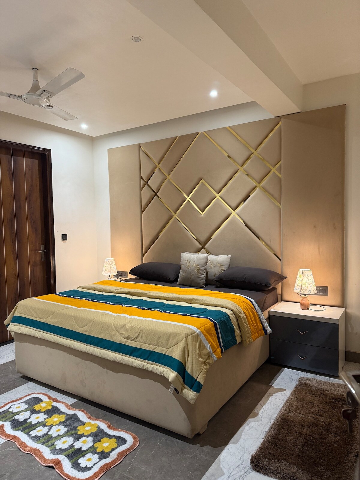 The Social Haven A Cozy Urban Retreat in Noida - Tap to explore photos