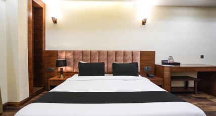 Hotel IVY @ Delhi Airport Room Type - Deluxe Room With Free Breakfast