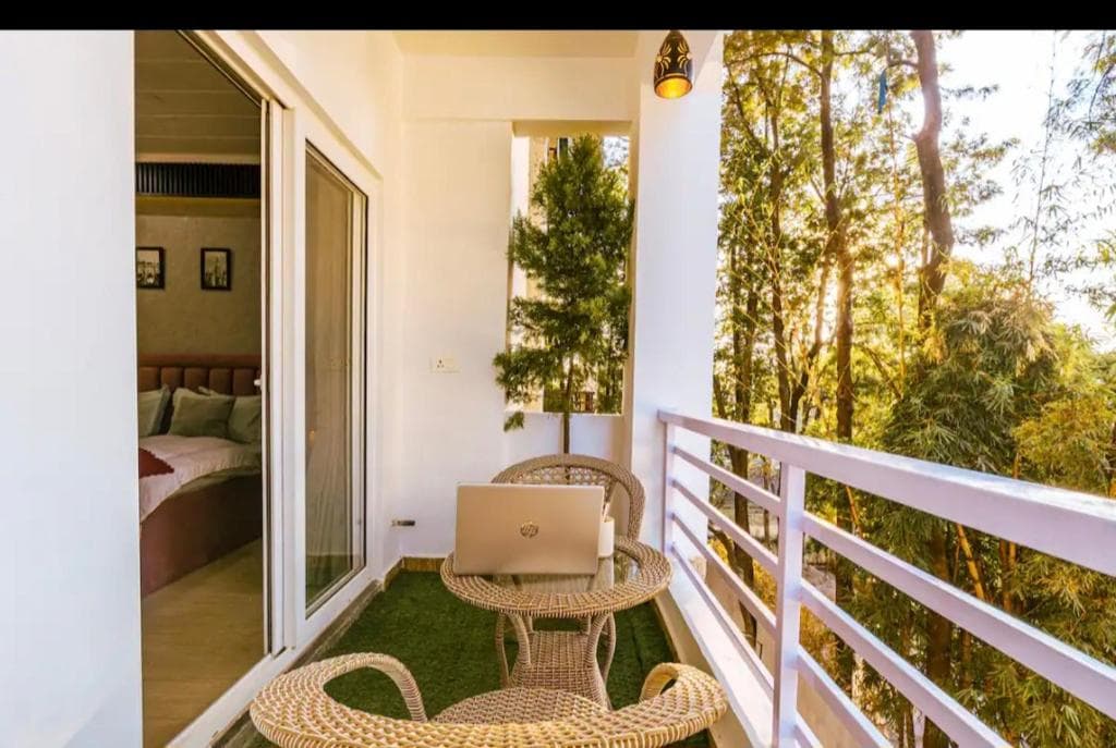 Pine & Peak 2bhk - Tap to explore photos