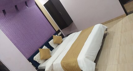 Hotel Repose Room Type - AC Deluxe Room