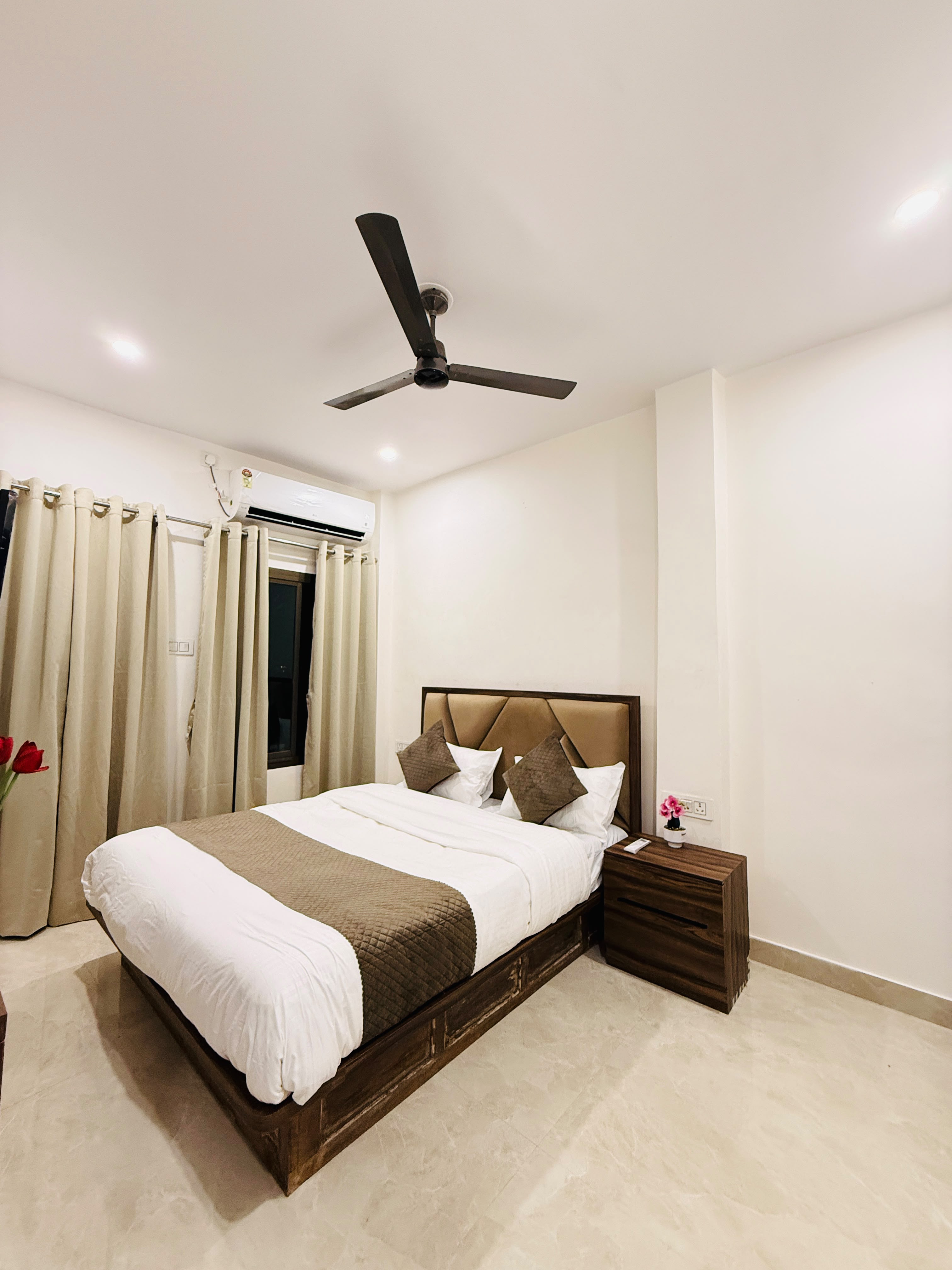 KashiYogi P. Guest House - Tap to explore photos