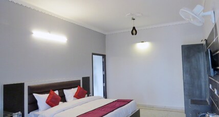 Haya Palace Near Kainchi Dham and Bhimtal Room Type - Deluxe Room