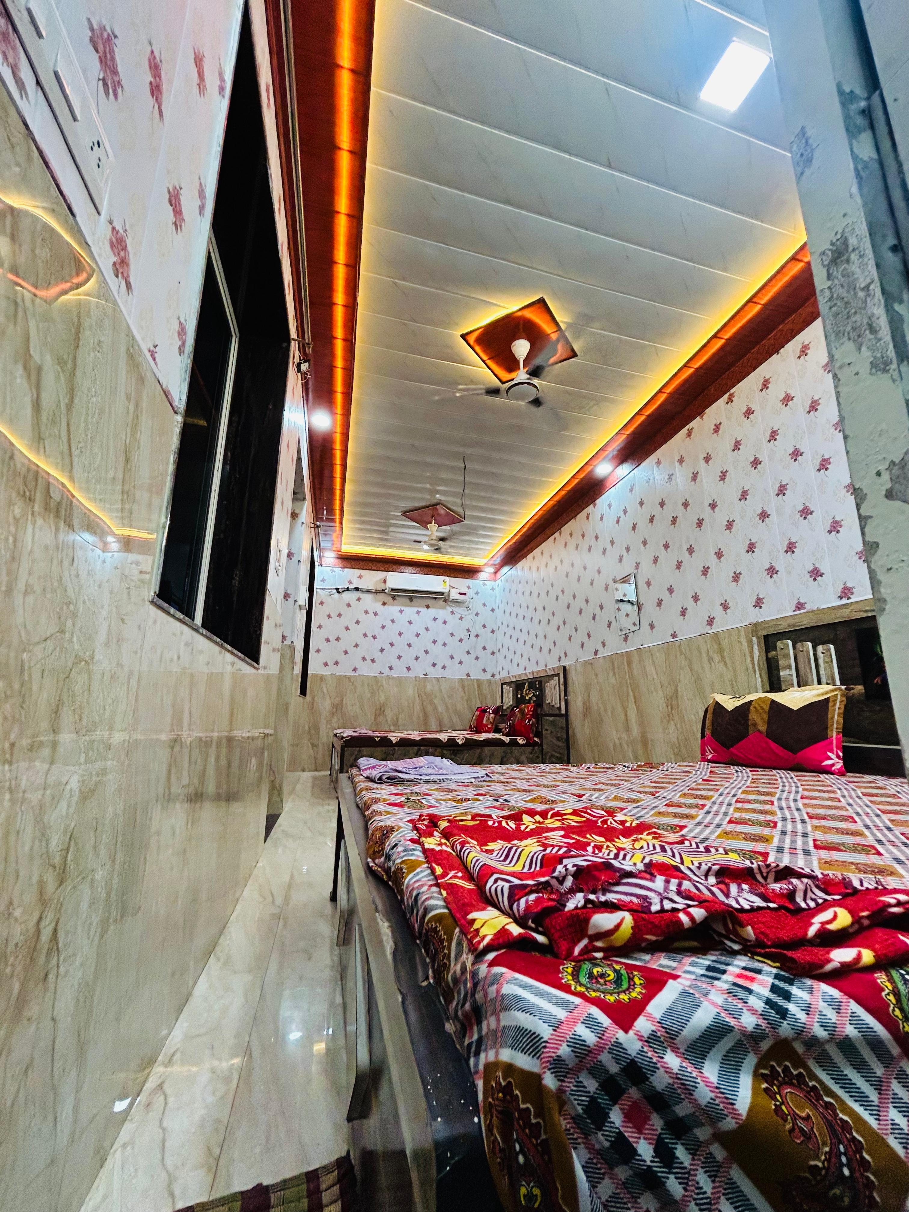 Shree Govind Bhawan - Tap to explore photos