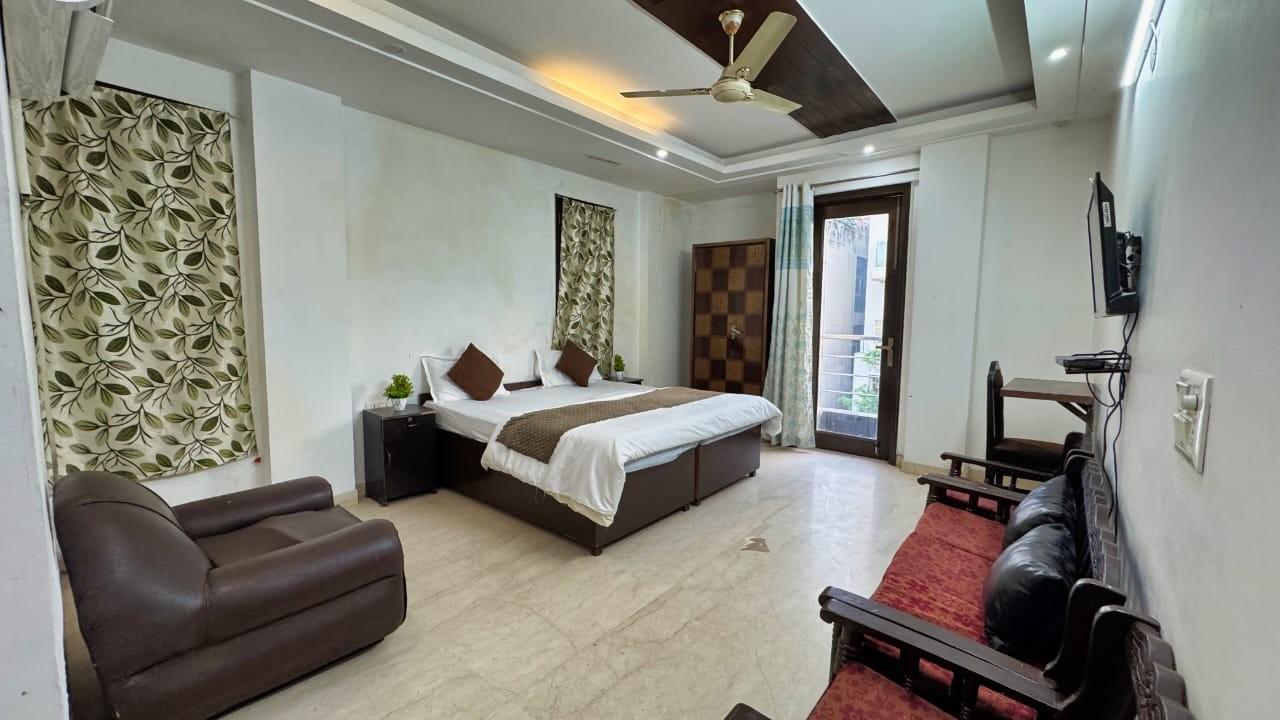 Luxury Aartment in Saket - Tap to explore photos