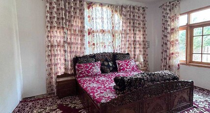 Zikra Home Stay Room Type - Room no 101