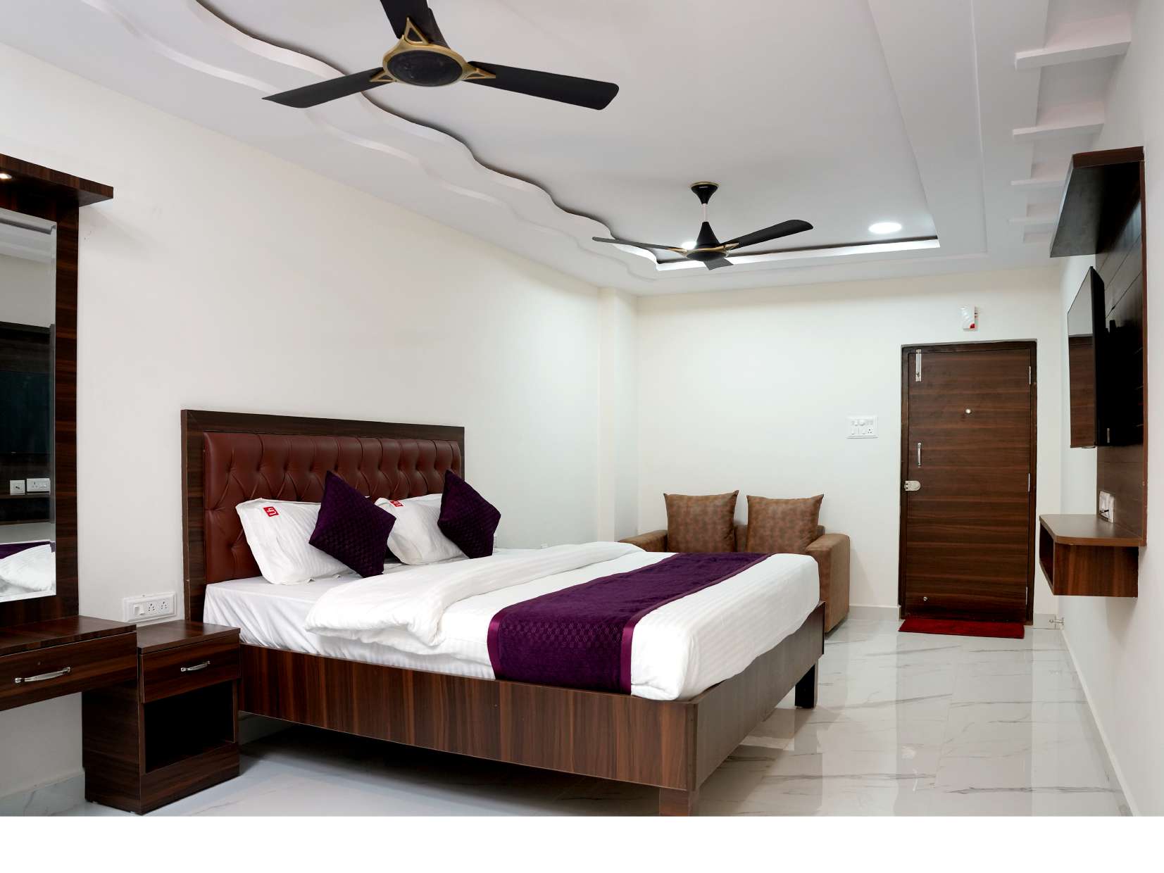 Unique Homestays || Rooms & 1 BHK - Tap to explore photos