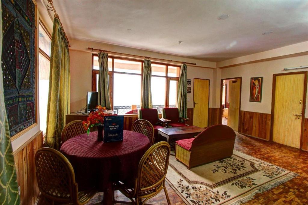 Saadat manali - Tap to explore photos