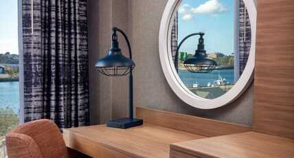 Hampton Inn Boston Seaport, MA Room Type - 1 KING BED WATER VIEW