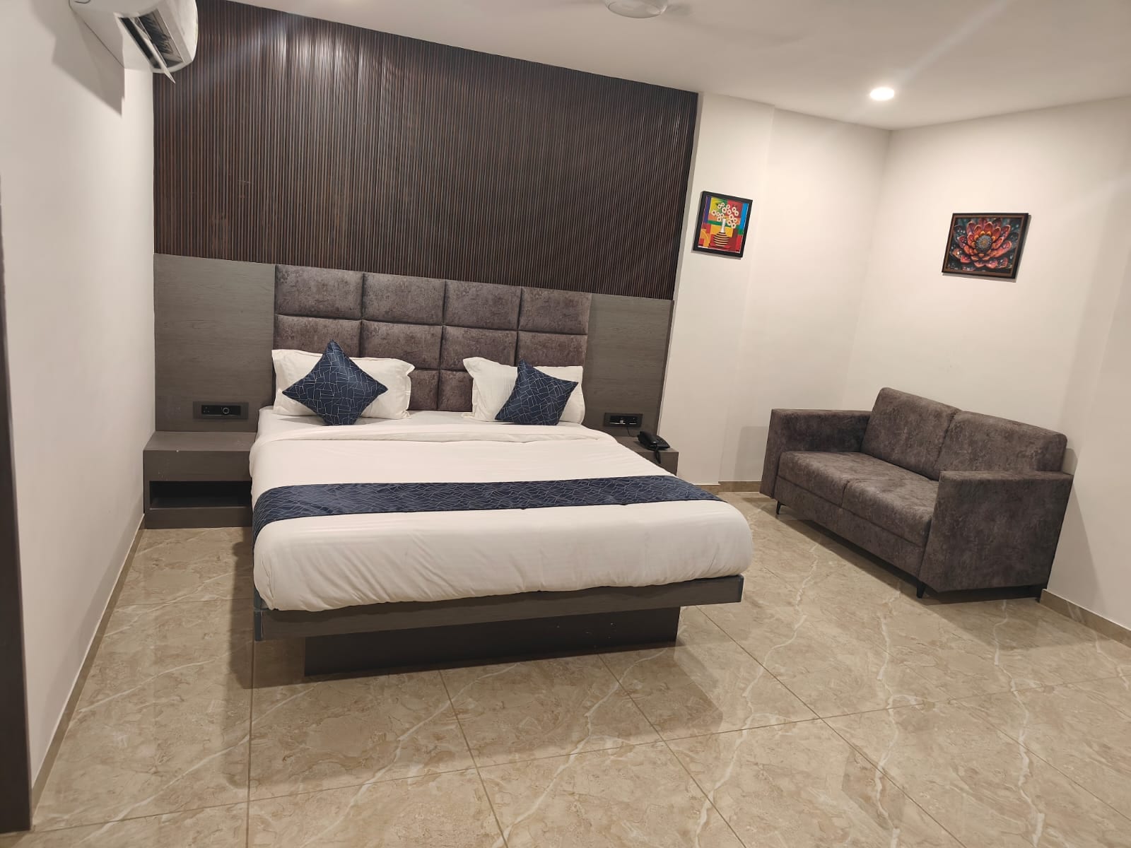 Motel Sanvaria Regency - Tap to explore photos