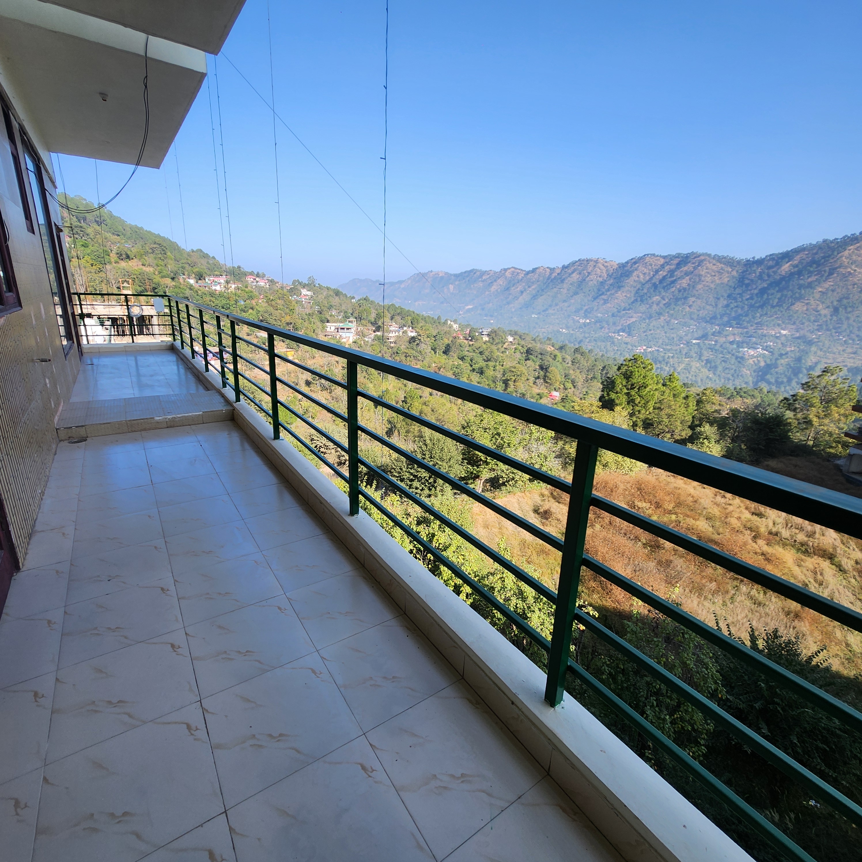 3 BR | Valley View | Breakfst - Tap to explore photos