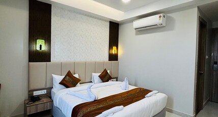 Kamala Inn Grand Room Type - Deluxe King Bed Room