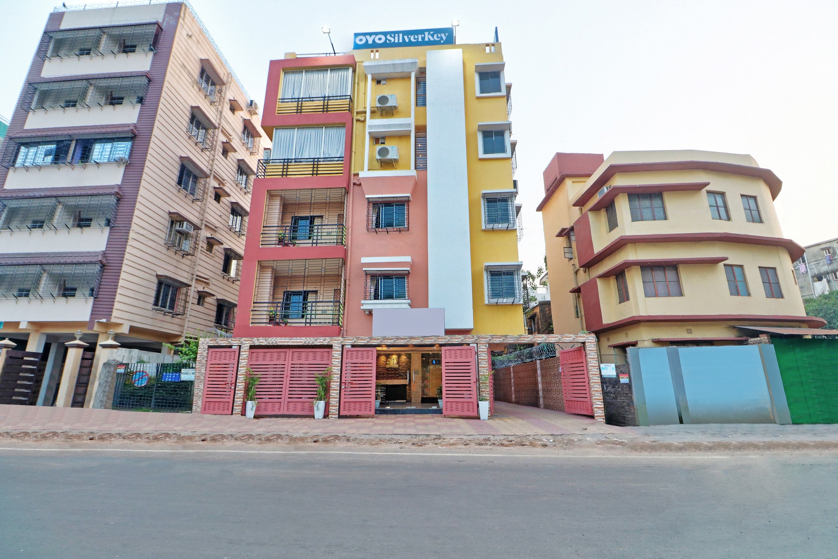 Hotel O Park Circus Near Birla Mandir - Tap to explore photos