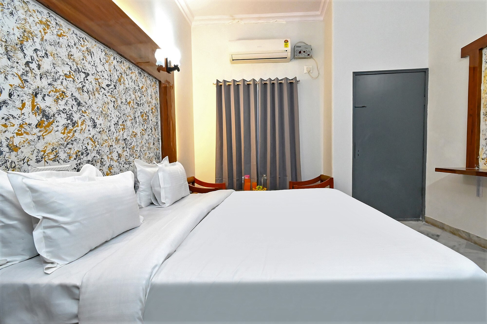 FabHotel Classic Holidays - Tap to explore photos