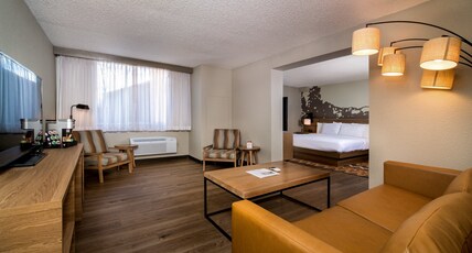 Holiday Inn ESTES PARK Room Type - 1 Bedroom Suite Mountain View Tower 1 Holiday Inn ESTES PARK Room Type - 1 Bedroom Suite Mountain View Tower 1