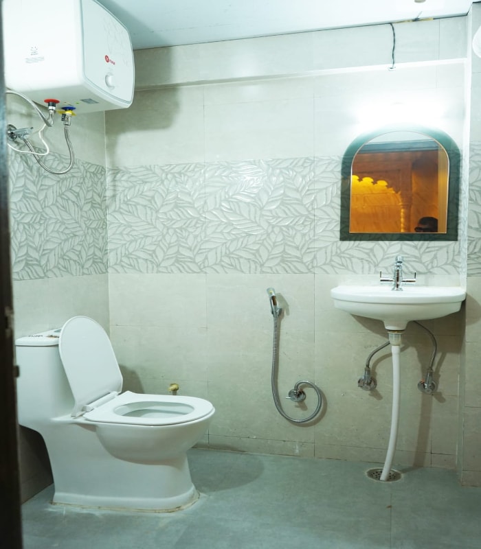 Batra Guest House Varanasi - Tap to explore photos